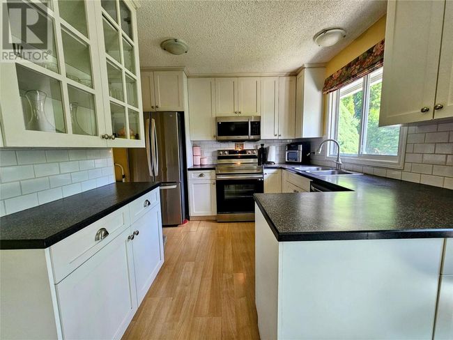 837 9 Th St, House other with 3 bedrooms, 2 bathrooms and 4 parking in Montrose BC | Image 8