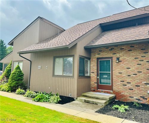 1090 Fleetwood Dr, Northfield, OH, 44067-2219 | Card Image