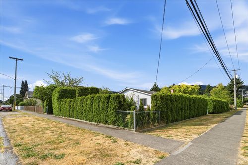 1040 5th Ave, Ladysmith, BC, V9G1B4 | Card Image