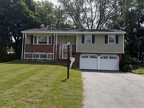 24 Crestshire Dr, Lawrence, MA, 01843-3323 | Card Image