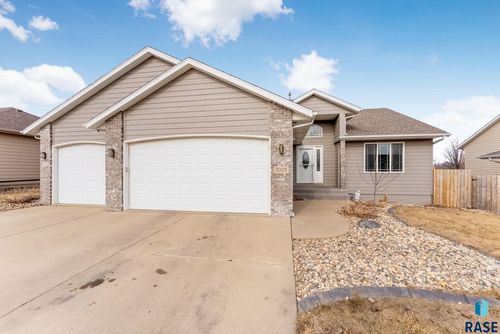 3008 W Courtyard Ln, Sioux Falls, SD, 57108-1728 | Card Image
