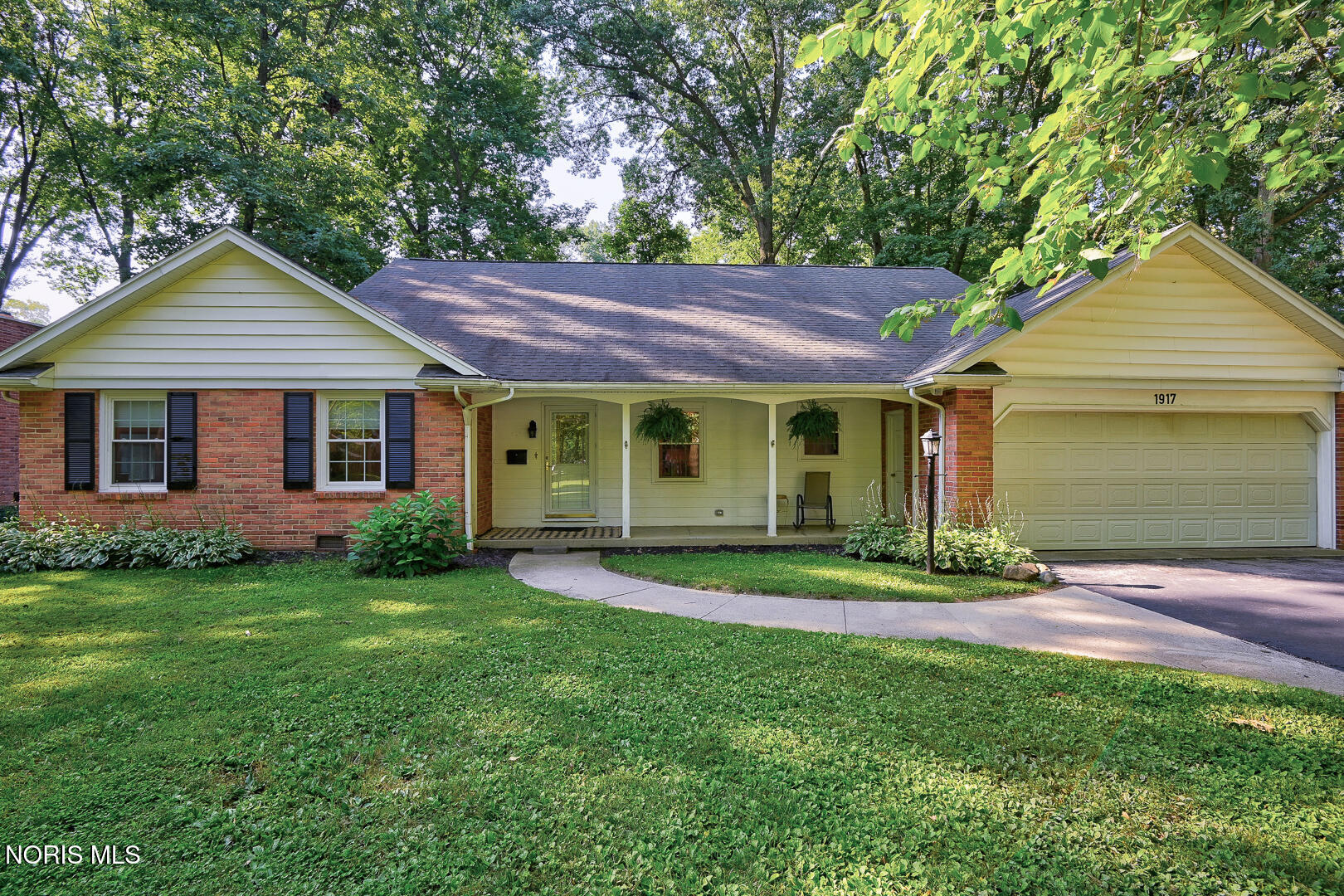 1917 Imperial Ln, For Sale in Findlay - eXp Realty
