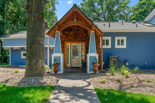 10727 Braewood Cir, Bloomington, MN, 55437-2758 | Card Image