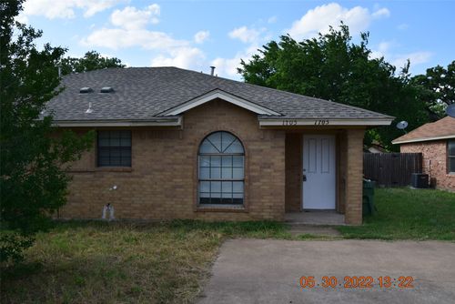 1705 Patricia St, Arlington, TX, 76012-3744 | Card Image