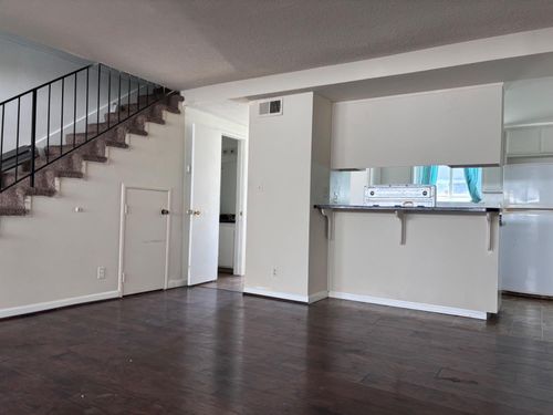 5728 Hillsdale Blvd, Sacramento, CA, 95842-3029 | Card Image