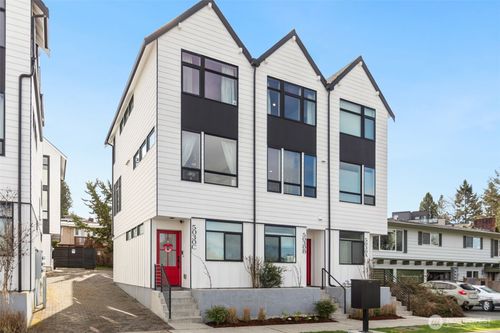 b-5030 Sand Point Pl Ne, Seattle, WA, 98105-2912 | Card Image