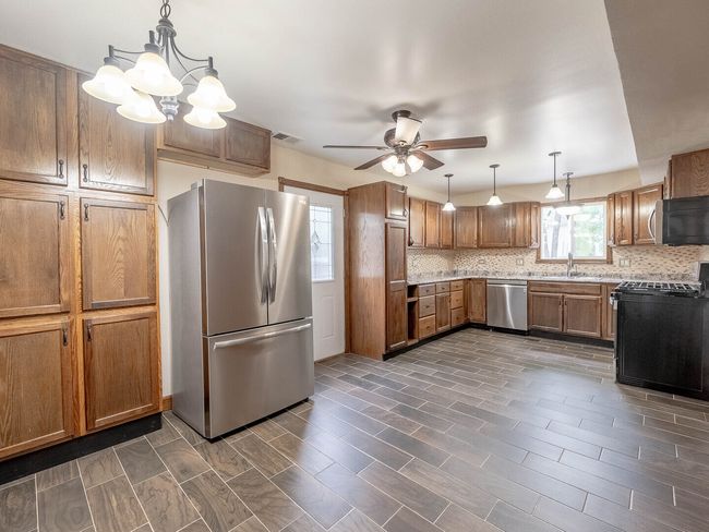 930 W Bryn Mawr Ave, House other with 3 bedrooms, 2 bathrooms and 2 parking in Roselle IL | Image 8