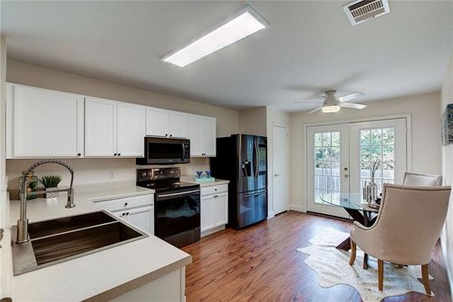 7107 Alegre Pass, Austin, TX, 78744-4805 | Card Image