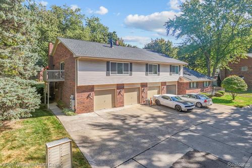 42501 Eldon Cir, Clinton Township, MI, 48038-1722 | Card Image