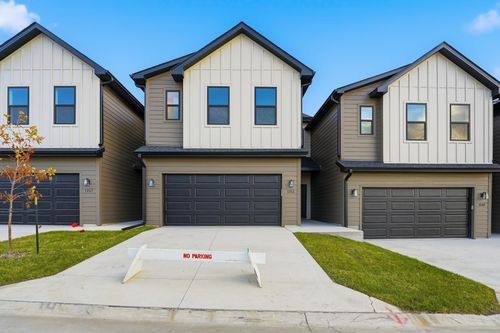 1353 Meadow Rose Pl, Waukee, IA, 50263-7909 | Card Image