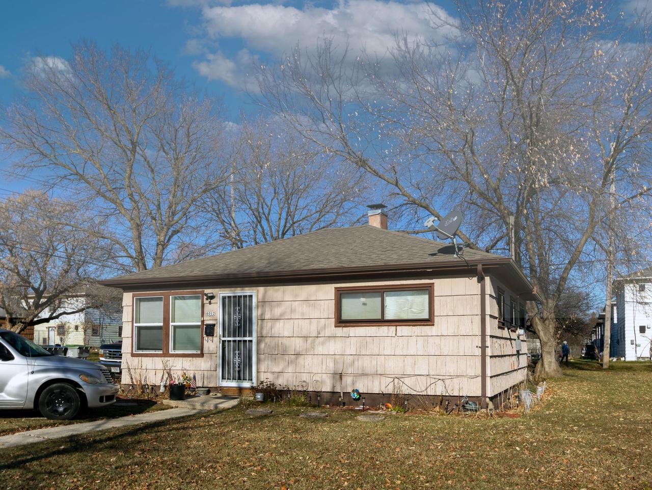 Carmen Ave, Milwaukee, WI 53218