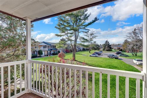 75 Artist Lake Dr, Middle Island, NY, 11953-2307 | Card Image