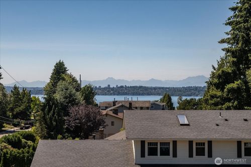 10602 Ne 60th St, Kirkland, WA, 98033-7435 | Card Image