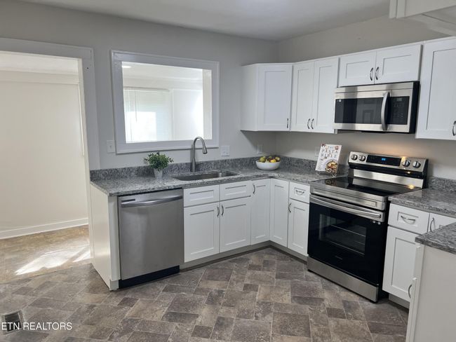 1100 Biddle St, House other with 3 bedrooms, 1 bathrooms and null parking in Knoxville TN | Image 5