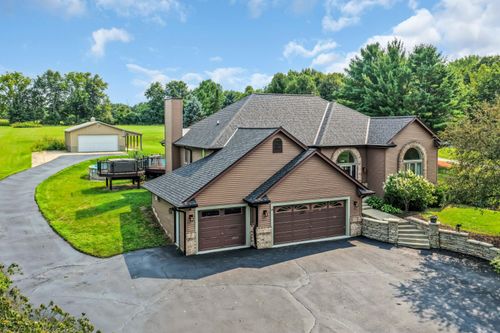 S83W24455 Artesian Ave, Mukwonago, WI, 53149-8527 | Card Image