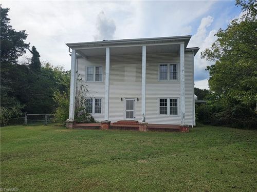 113 W Willow St, Yadkinville, NC, 27055-6811 | Card Image