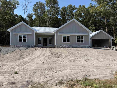 135 Red Fox Rd, Greers Ferry, AR, 72067-8043 | Card Image