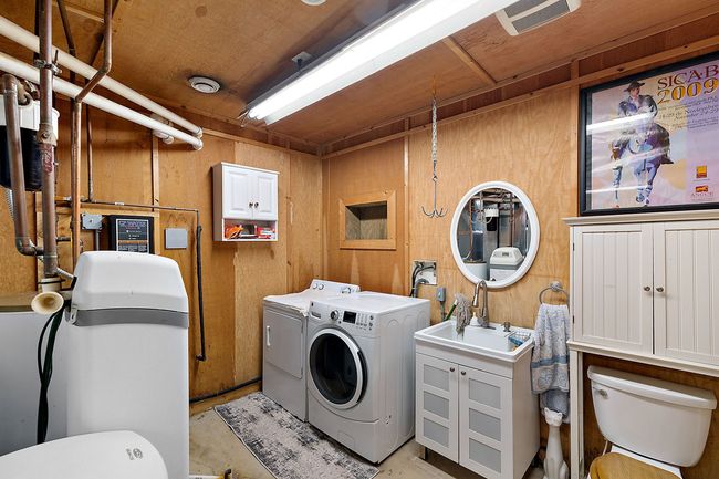 Stable Laundry Room/Bathroom | Image 14