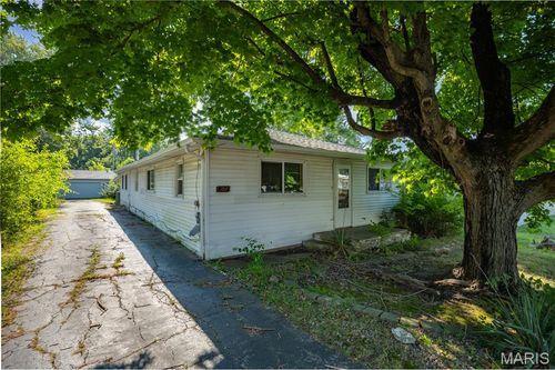 107 Richard St, Gillespie, IL, 62033-1547 | Card Image