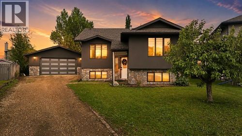 5212 55 Avenue, Eckville, AB, T0M0X0 | Card Image