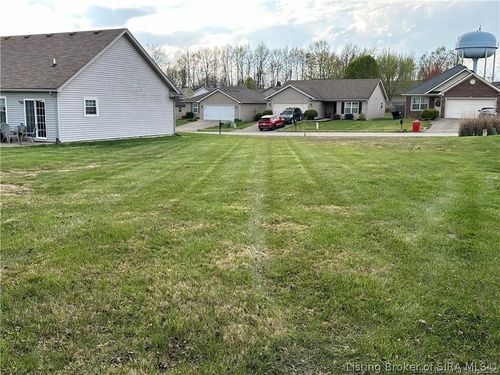 838 Twin Oaks Dr, Henryville, IN, 47126-8687 | Card Image