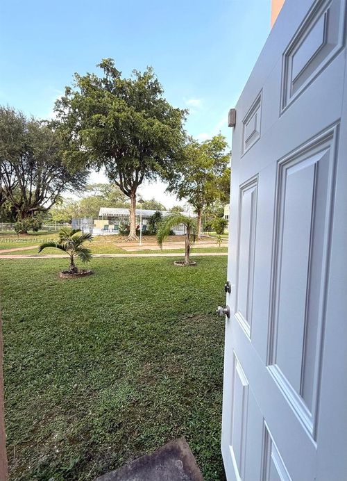 f110-1301 Ne 191st St, Miami, FL, 33179-6101 | Card Image