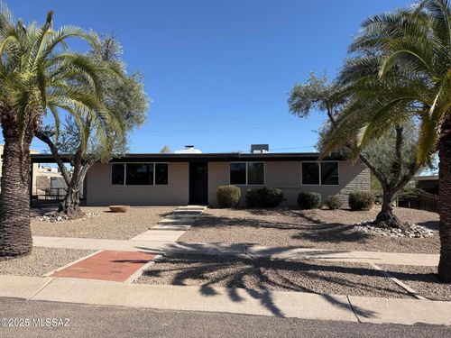 8324 E Beverly St, Tucson, AZ, 85710-5934 | Card Image
