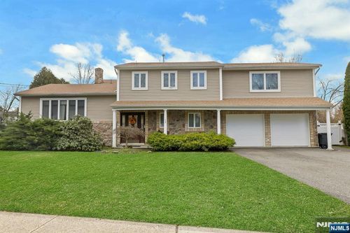 18 Harwood Pl, Wayne, NJ, 07470-2619 | Card Image