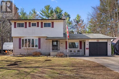 43 Lisa Cres, Petawawa, ON, K8H2Z8 | Card Image