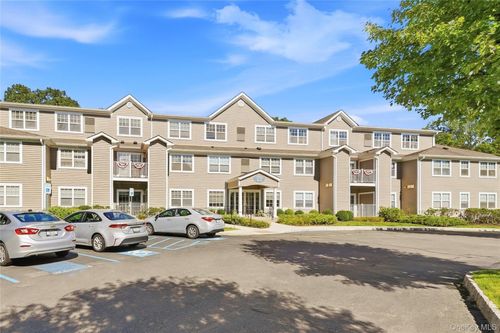 329-300 Woodcrest Ln, Mount Kisco, NY, 10549-3058 | Card Image