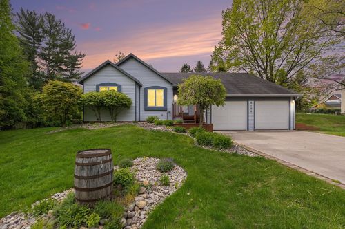5123 Silver Cove Dr, Traverse City, MI, 49685-8950 | Card Image