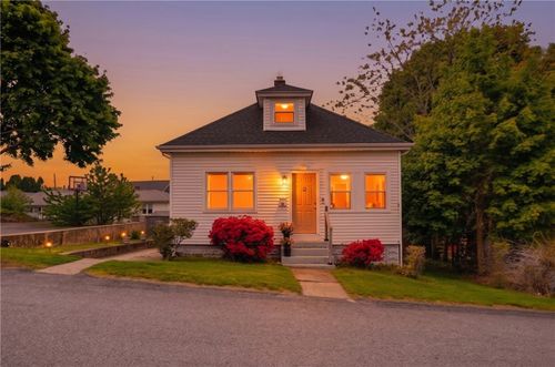 31 Yeoman Ave, Cranston, RI, 02920-2128 | Card Image