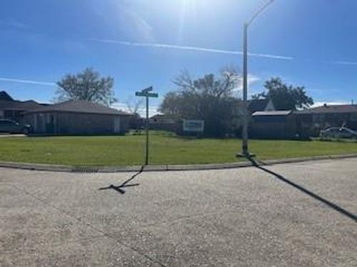 2012 Armstrong Dr, Marrero, LA, 70072-4702 | Card Image