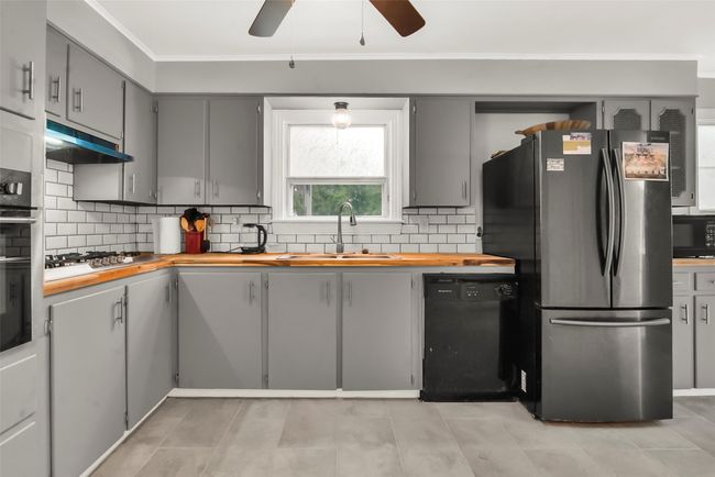 1316 Elm St, House other with 3 bedrooms, 2 bathrooms and null parking in Bonham TX | Image 6