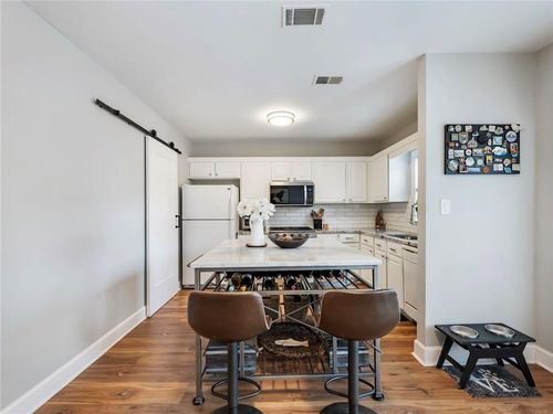 81 Mount Vernon Cir, Sandy Springs, GA, 30338-5435 | Card Image