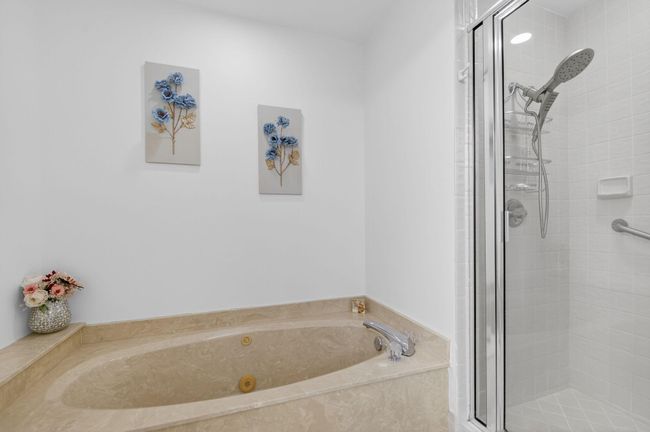 6858 Fountains Cir, Condo with 3 bedrooms, 3 bathrooms and null parking in Lake Worth FL | Image 39