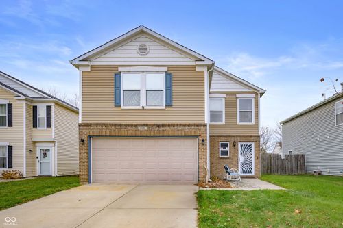 8395 Firefly Dr, Pendleton, IN, 46064-9297 | Card Image