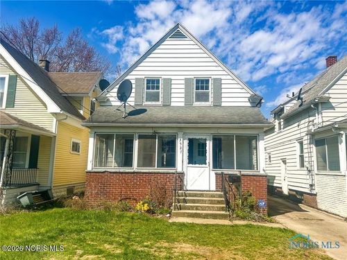 3527 Hazelhurst Ave, Toledo, OH, 43612-1018 | Card Image