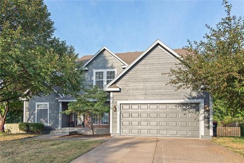 5002 Woodsonia Dr, Shawnee, KS, 66226-3833 | Card Image