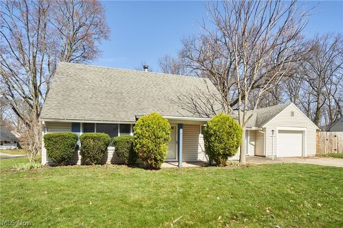 1011 Cooper Dr, Cuyahoga Falls, OH, 44221-4250 | Card Image