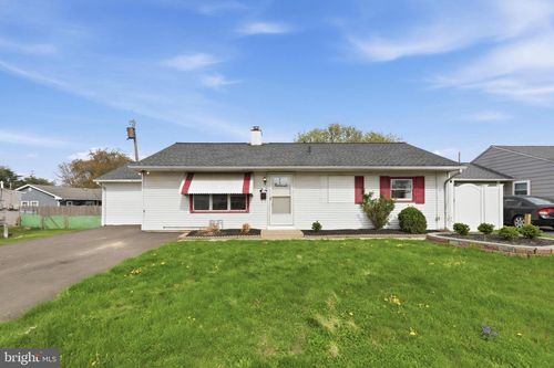 284 N Olds Blvd, FAIRLESS HILLS, PA, 19030-1314 | Card Image