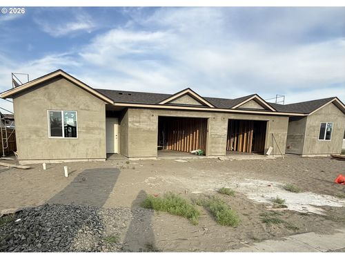 978 Ne 10th Pl, Hermiston, OR, 97838 | Card Image