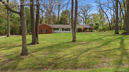 1509 Sodon Lake Dr, Bloomfield Hills, MI, 48302-2359 | Card Image