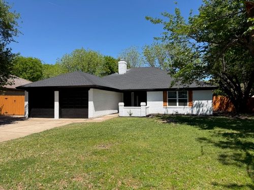 108 Amory Dr, Benbrook, TX, 76126-3215 | Card Image