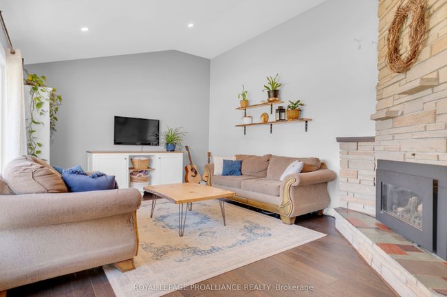 24 Rodgers Dr, House other with 3 bedrooms, 2 bathrooms and 2 parking in Stirling ON | Image 9