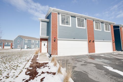 1021 Gillespie Ln, Yorkville, IL, 60560-7801 | Card Image