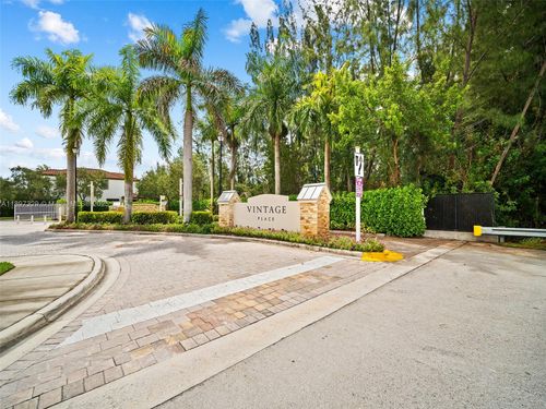7-10343 Nw 70th Ln, Doral, FL, 33178-3232 | Card Image