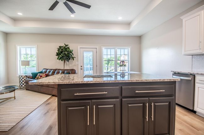 1828 Pinnacle Pt, Condo with 3 bedrooms, 2 bathrooms and null parking in HOLTS SUMMIT MO | Image 14