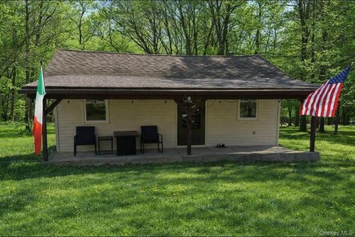 302 Lake Rd, Salisbury Mills, NY, 12577-5058 | Card Image