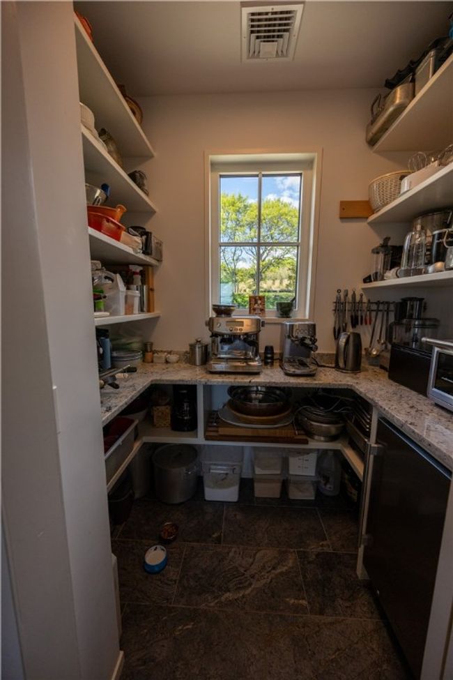 Butler's pantry | Image 13